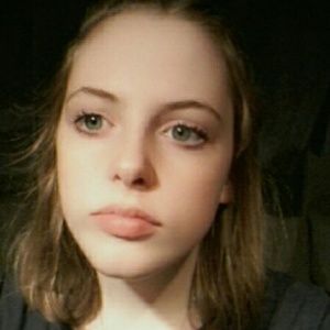 Meet your Posher, Caitlin